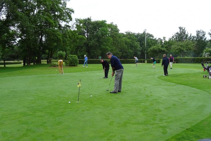 01 fe lix sur le putting green