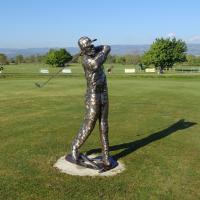 Le golfeur inox des Etangs