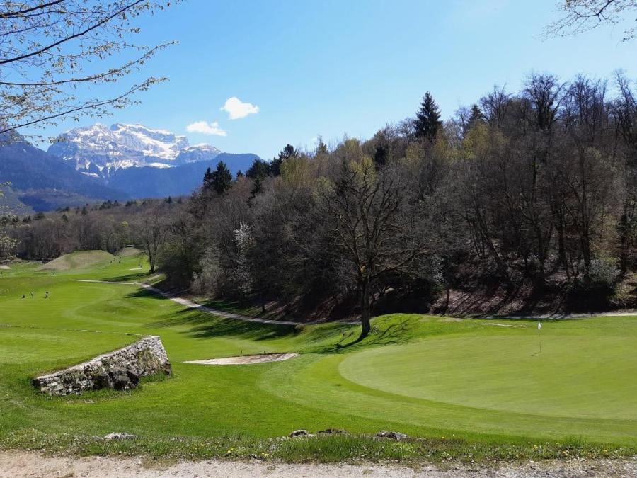 Le trou n 1 et la Tournette