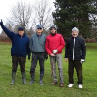 Les quatre joueurs sont chaudement habillés