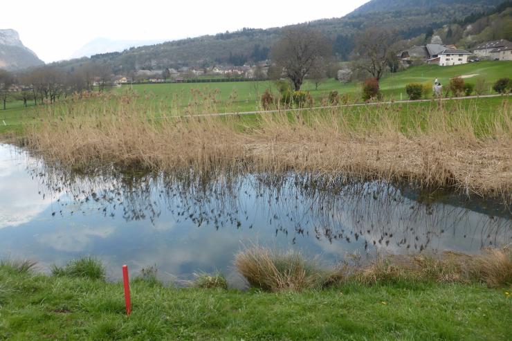 02 bien des pie ges cernent les greens du golf de giez