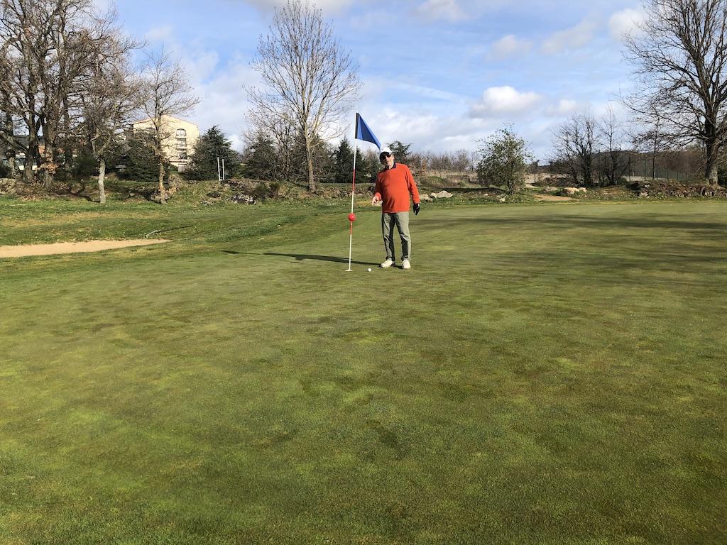 Par 4 n°2: birdie donné pour Yves après une belle approche au fer 8