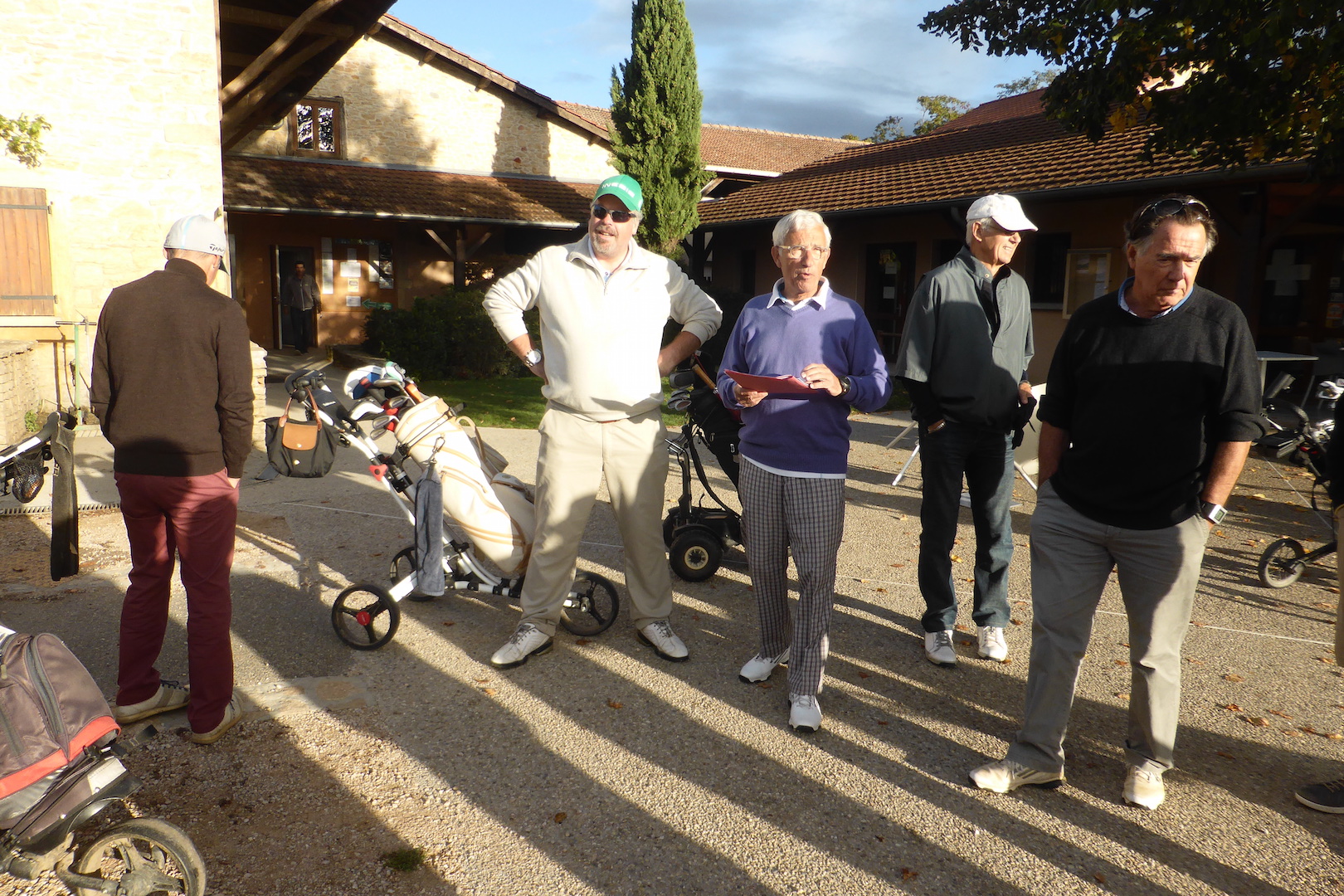 Les organisateurs entament le briefing