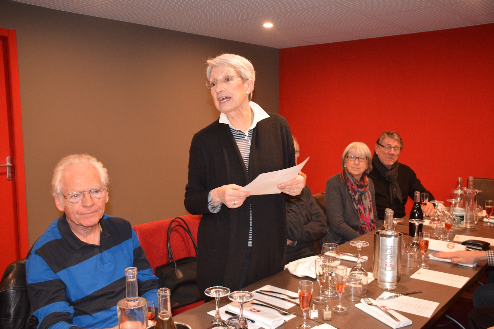 Marie-Thérèse a été désignée pour annoncer les résultats du bowling ...