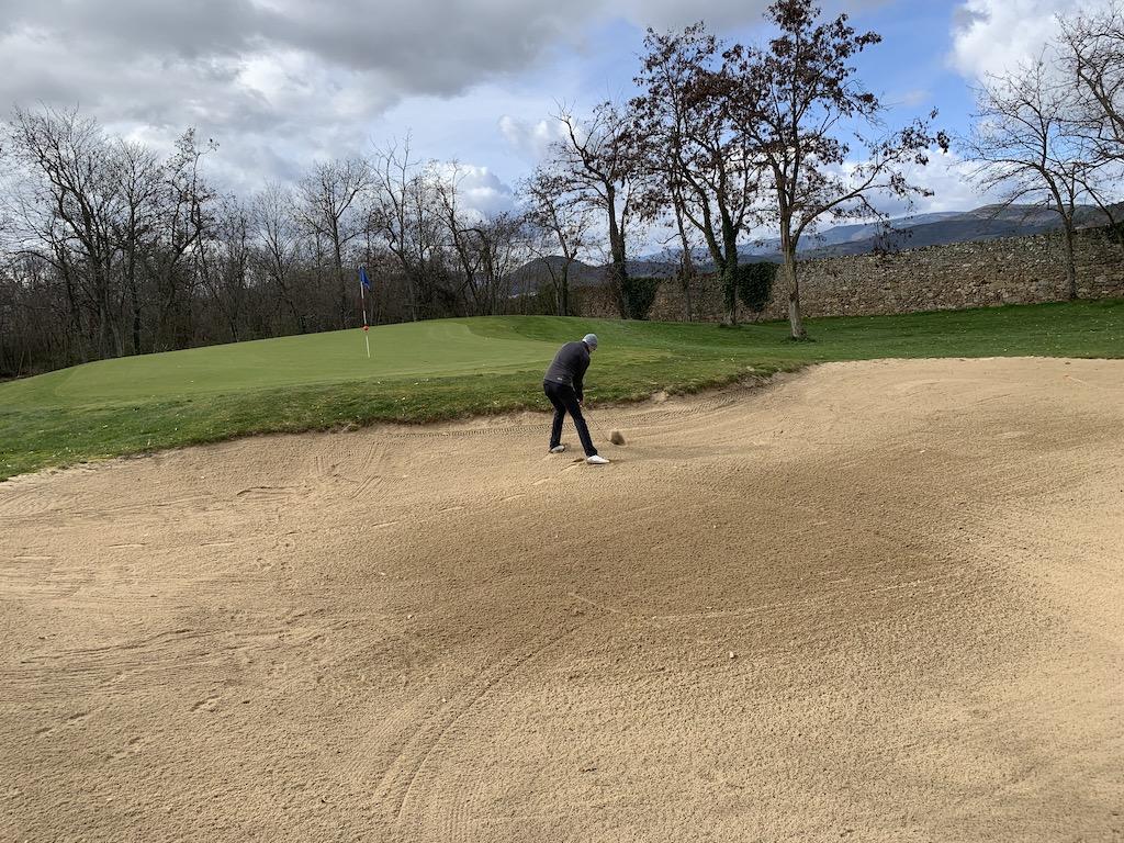 Par 3 n°8: Fabrice dans le bunker de green