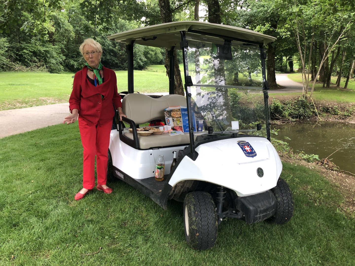 Marie-Antoinette offre l'apéro-zakouski au par 3 n°10