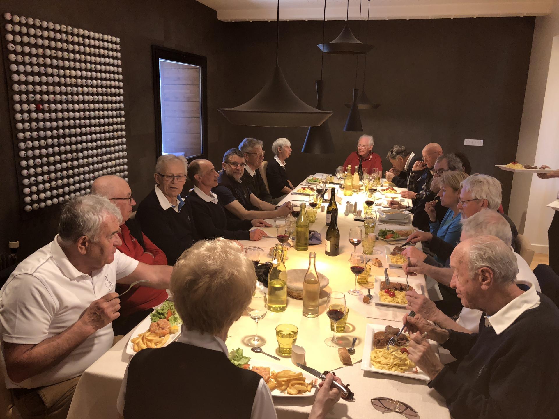 Toujours à table!