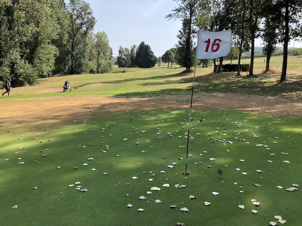 Yves Komorn ne rentrera pas le birdie au par 3 n°16