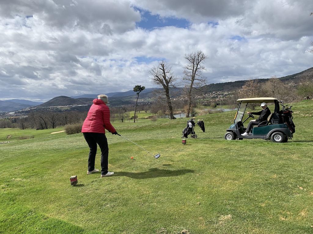 Drive de Myriam au départ du long long long par 4 n°16