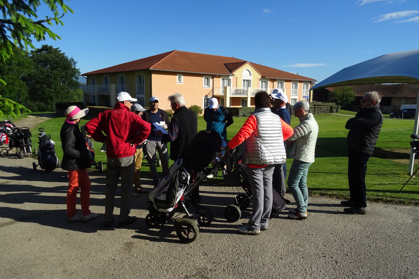 8h30: briefing sous un ciel immaculé