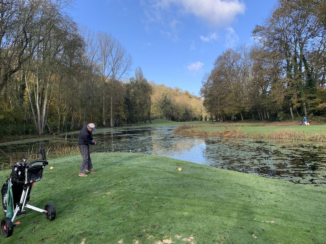 Drive de Bernard au par 5 n°5