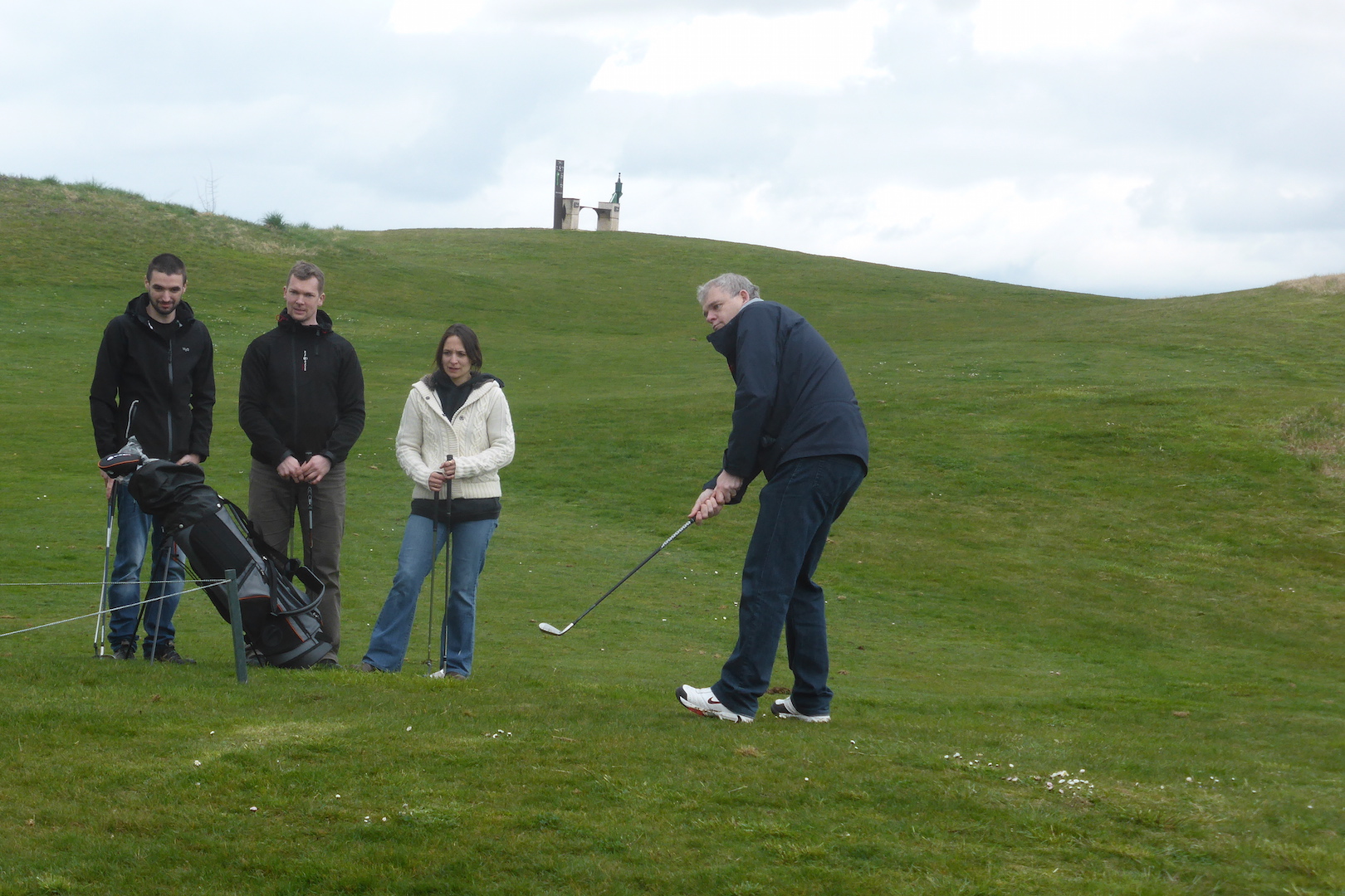 Le premier chip d'Olivier Mathieu sur le 6 trous pitch & putt