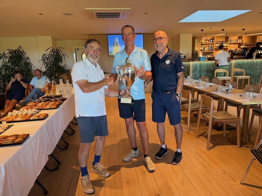 31 yves remet la corber cup a sean