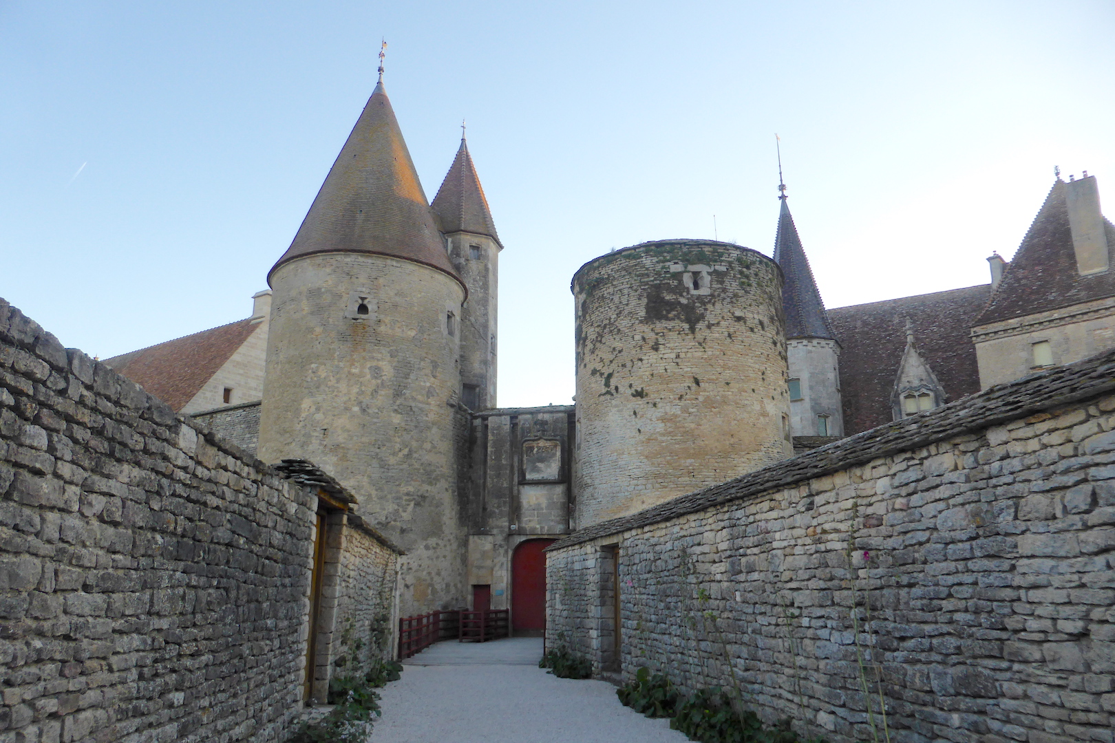 L'entrée du château de Chateauneuf