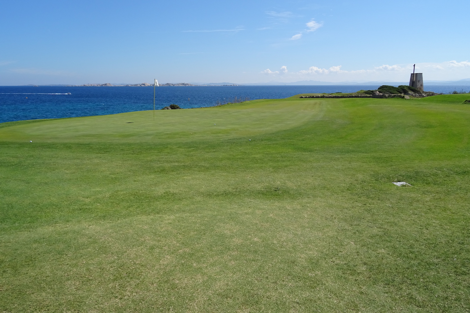 Le green du n°15, face à la Sardaigne