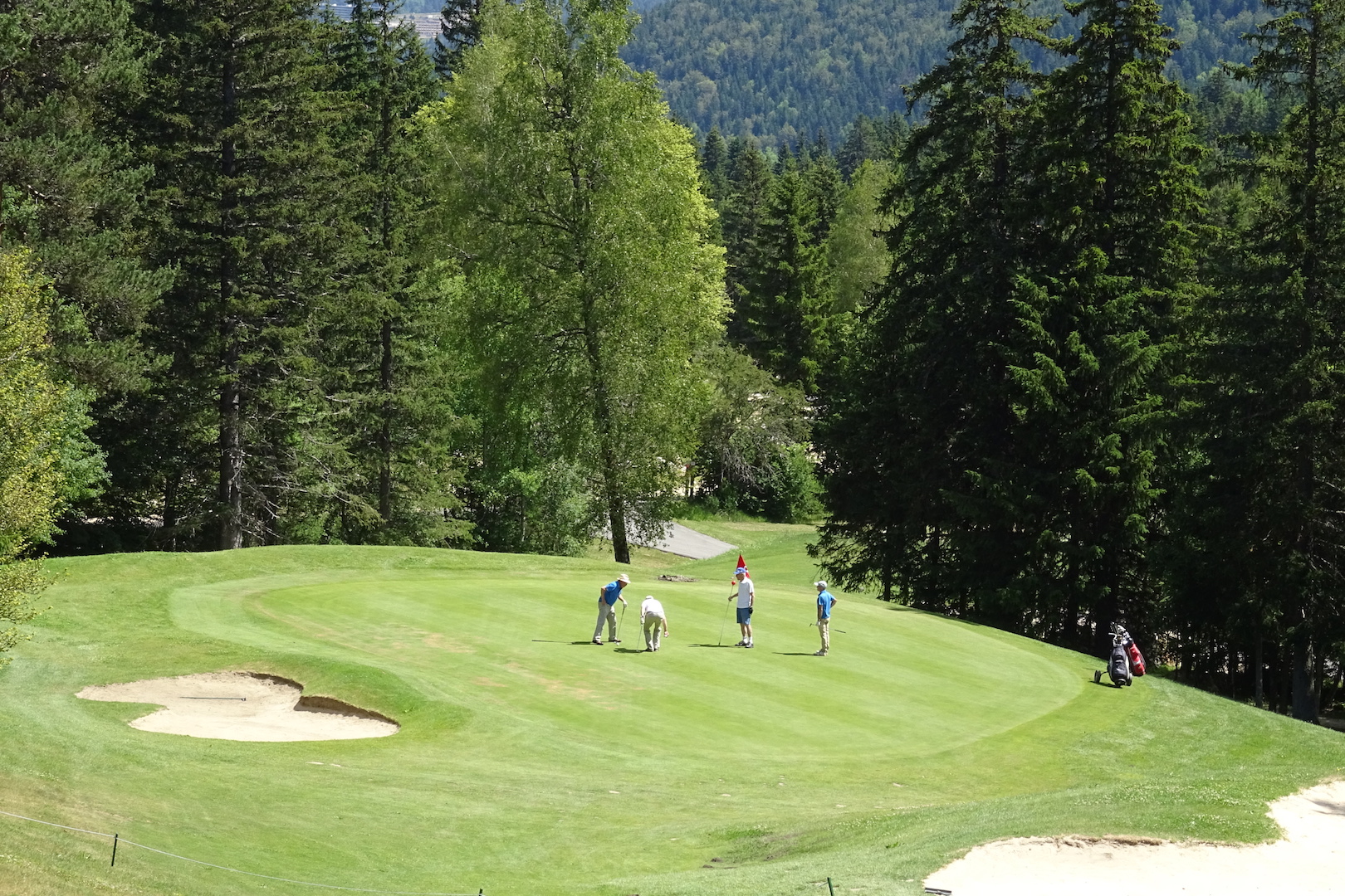 La partie Quinton Bissuel Falcand Moiroud sur le green du n°8