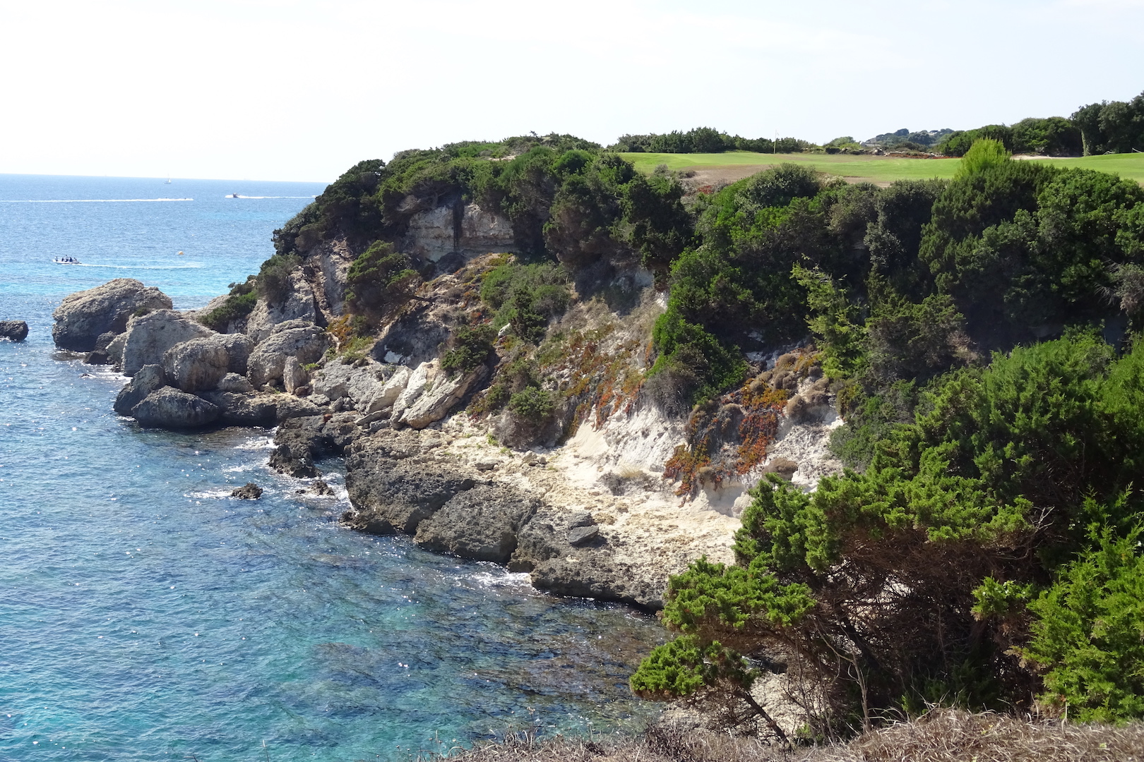 Vous aimez le danger: coupez le dogleg du n°16!