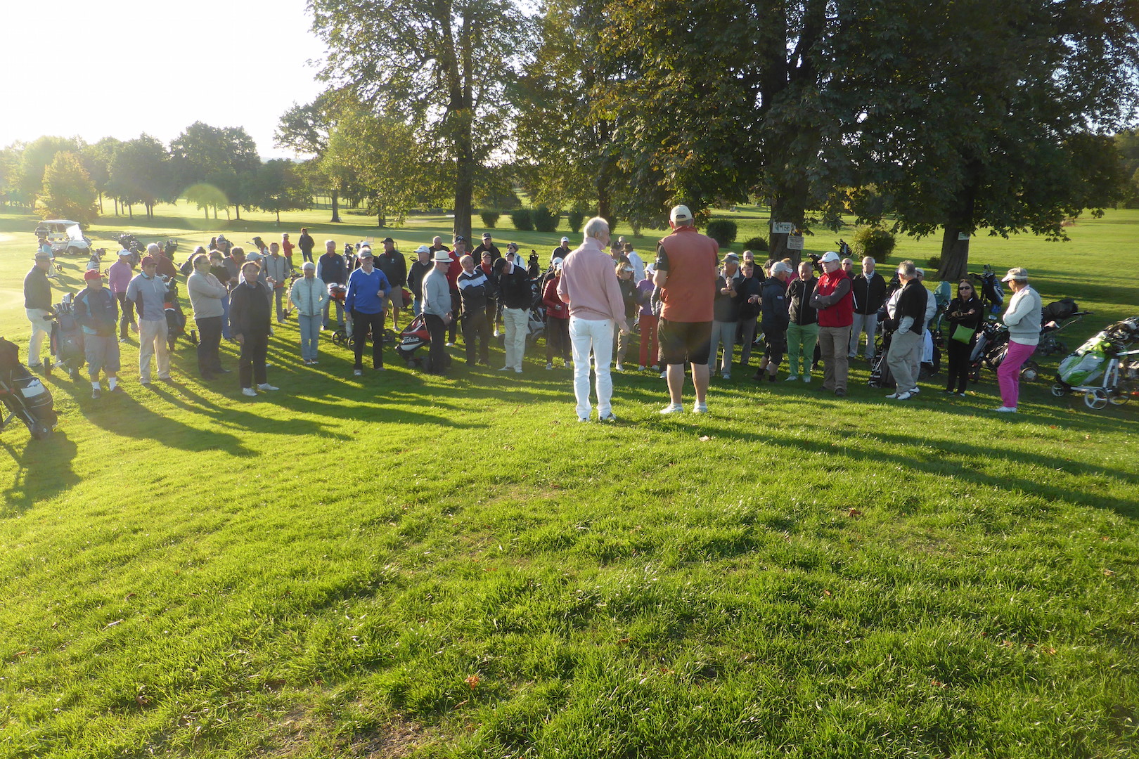 9h: Briefing avant le départ des 68 concurrents