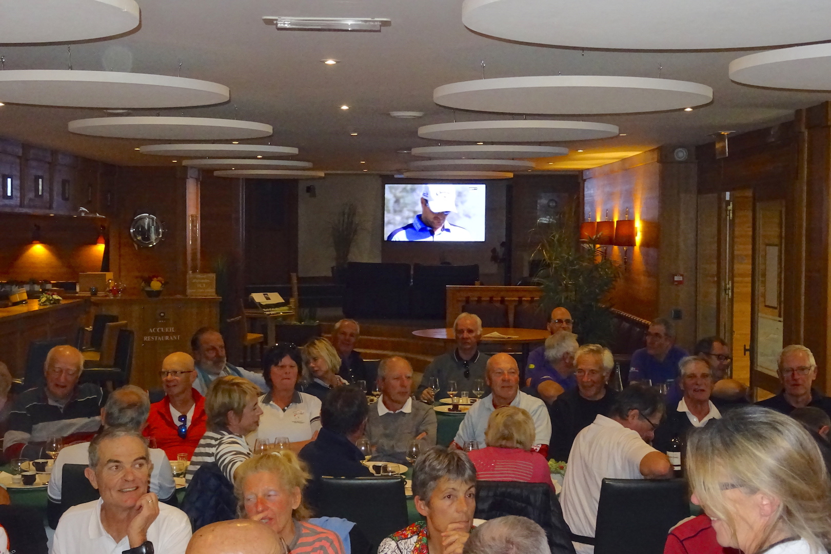 L'audience attentive pendant l'annonce du palmares