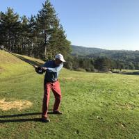 Michel, futur vainqueur, entame avec un par