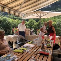 La bise à la gagnante du Net