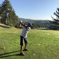 Christophe met en jeu avec un fer, tellement il est long