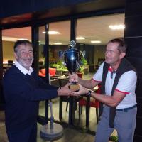 Sean DUFFY remet la Corber Cup à Yves KOMORN