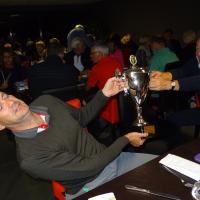 Les capitaines d'équipe se disputent la coupe!