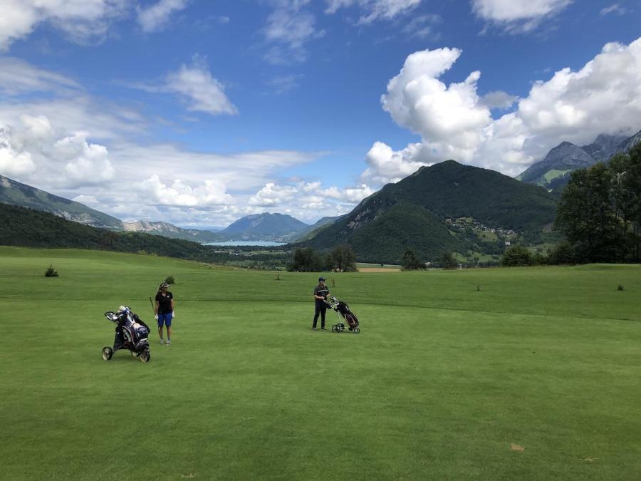 Kristine et philippe devant le lac d annecy