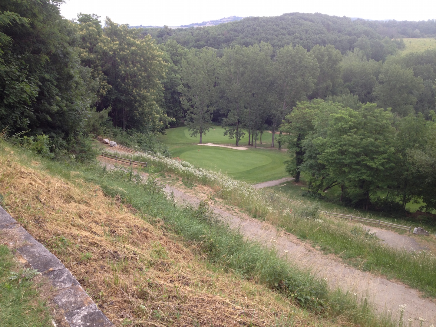 L'impressionnante plongée du par 3 n°14